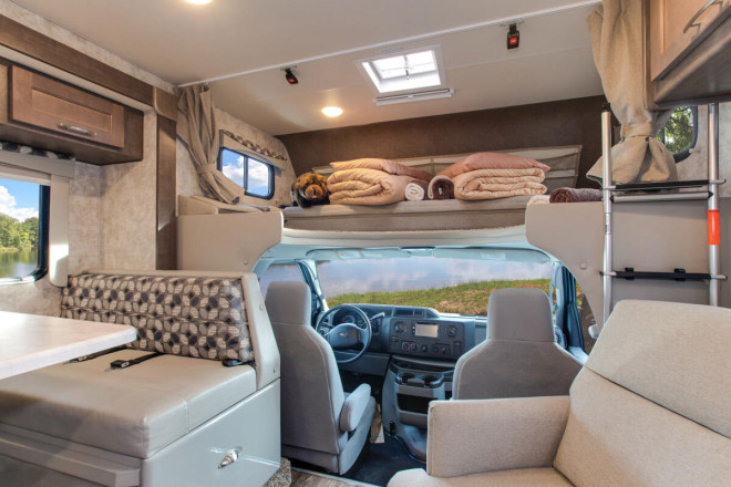 Wohnmobil Urlaub Kanada Four Seasons RV C-Large Fahrerkabine Foto des Modells - Wohnmobil Urlaub Kanada Four Seasons RV C-Large Fahrerkabine