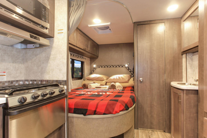 Wohnmobil Urlaub Kanada Four Seasons RV C-Large Innenansicht Foto des Modells - Wohnmobil Urlaub Kanada Four Seasons RV C-Large Innenansicht