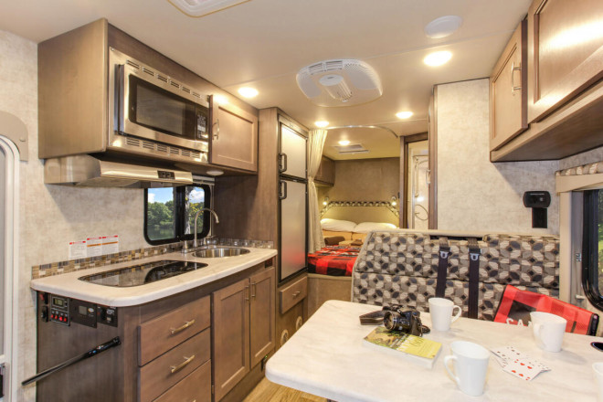 Wohnmobil Urlaub Kanada Four Seasons RV C-Medium Innenansicht Foto des Modells - Wohnmobil Urlaub Kanada Four Seasons RV C-Medium Innenansicht