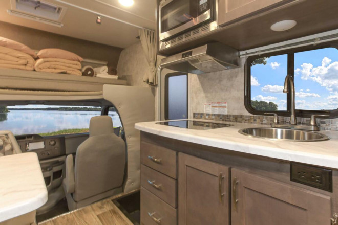 Wohnmobil Urlaub Kanada Four Seasons RV C-Medium Küche Foto des Modells - Wohnmobil Urlaub Kanada Four Seasons RV C-Medium Küche