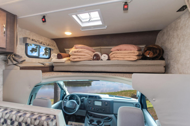 Wohnmobil Urlaub Kanada Four Seasons RV C-Medium Schlafbereich Foto des Modells - Wohnmobil Urlaub Kanada Four Seasons RV C-Medium Schlafbereich
