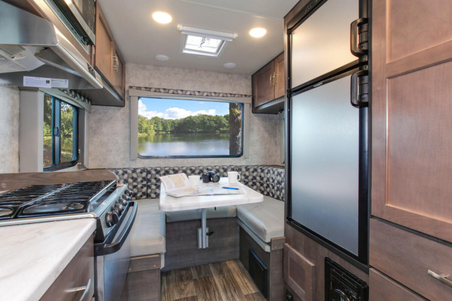 Wohnmobil Urlaub Kanada Four Seasons RV C-Small Innenansicht Foto des Modells - Wohnmobil Urlaub Kanada Four Seasons RV C-Small Innenansicht