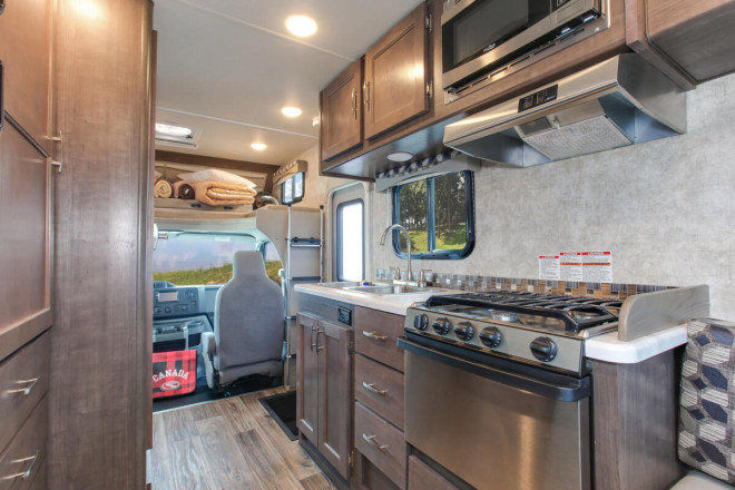 Wohnmobil Urlaub Kanada Four Seasons RV C-Small Küche Foto des Modells - Wohnmobil Urlaub Kanada Four Seasons RV C-Small Küche
