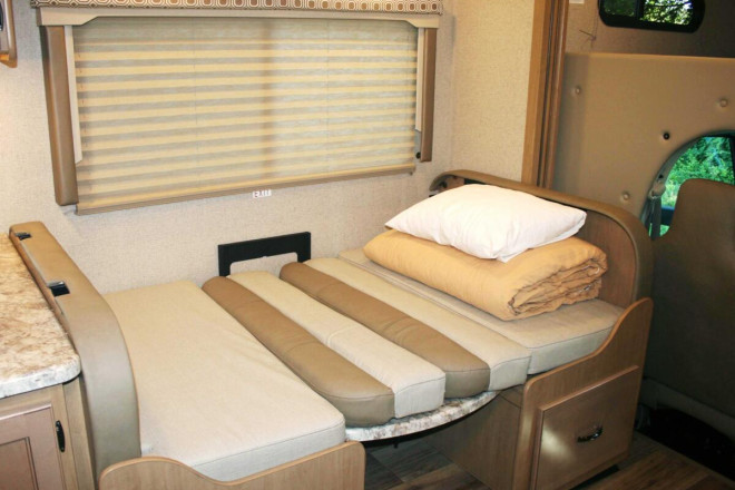 Wohnmobil Urlaub Kanada Four Seasons RV C-XLarge Schlafbereich Foto des Modells - Wohnmobil Urlaub Kanada Four Seasons RV C-XLarge Schlafbereich
