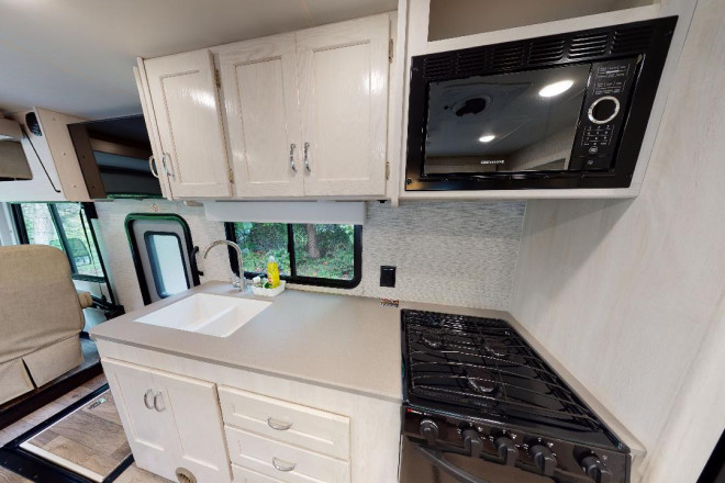 Foto des Modells - Wohnmobil Urlaub Kanada Fraserway Barrierefreies Wohnmobil Küche