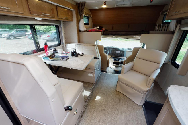 Foto des Modells - Wohnmobil Urlaub Kanada Fraserway C-Large Essbereich