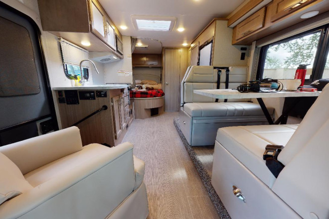 Foto des Modells - Wohnmobil Urlaub Kanada Fraserway C-Large Innenansicht