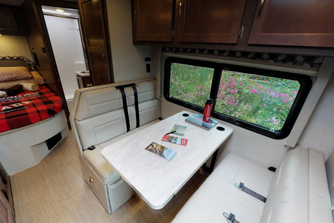 Foto des Modells - Wohnmobil Urlaub Kanada Fraserway C-Medium Essbereich