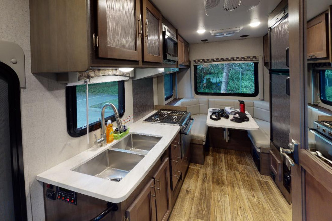 Foto des Modells - Wohnmobil Urlaub Kanada Fraserway C-Small Küche
