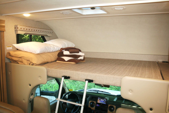 Foto des Modells - Wohnmobil Urlaub Kanada Fraserway C-XLarge Schlafbereich