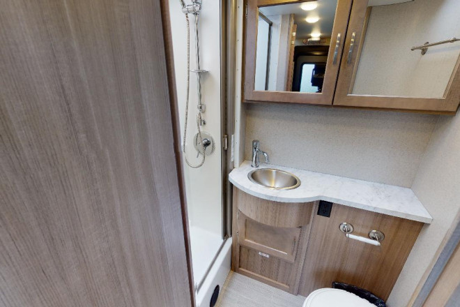 Foto des Modells - Wohnmobil Urlaub Kanada Fraserway Overlander Bad
