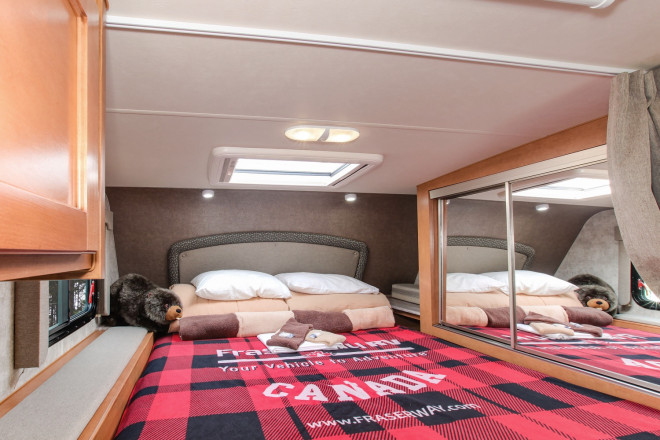 Foto des Modells - Wohnmobil Urlaub Kanada Fraserway Truck Camper Schlafbereich