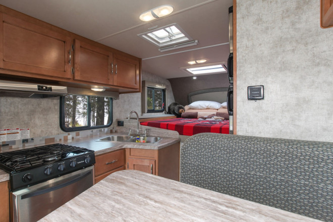 Foto des Modells - Wohnmobil Urlaub Kanada Fraserway Truck Camper Essbereich