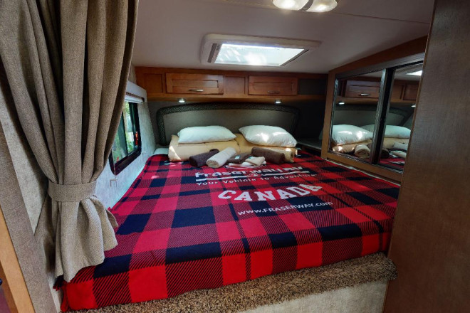 Foto des Modells - Wohnmobil Urlaub Kanada Fraserway Truck Camper mit Etagenbett Schlafbereich