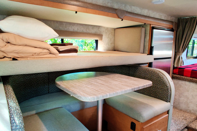 Foto des Modells - Wohnmobil Urlaub Kanada Fraserway Truck Camper mit Etagenbett Schlafbereich