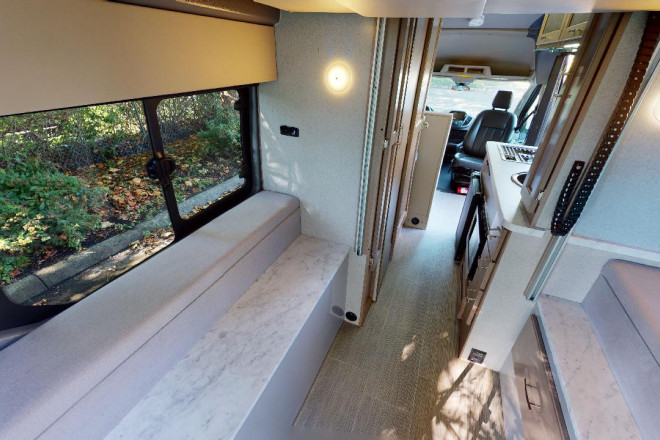 Foto des Modells - Wohnmobil Urlaub Kanada Fraserway Innenansicht Van Conversion
