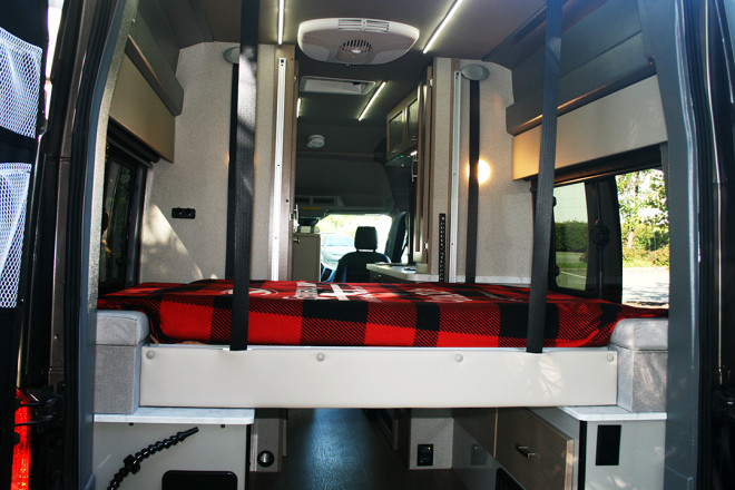 Foto des Modells - Wohnmobil Urlaub Kanada Fraserway Schlafbereich Van Conversion