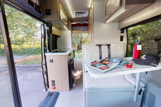 Foto des Modells - Wohnmobil Urlaub Kanada Fraserway Innenansicht Van Conversion