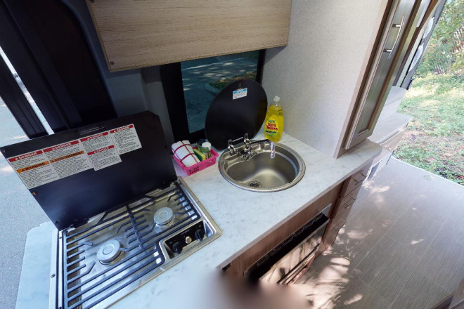 Foto des Modells - Wohnmobil Urlaub Kanada Fraserway Küche Van Conversion
