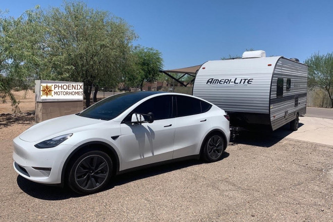 E- Auto mit Trailer ab 19ft. Foto des Modells - E- Auto mit Trailer ab 19ft.
