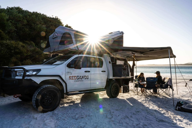 5 Personen Allradcamper Markise Foto des Modells - 5 Personen Allradcamper Markise