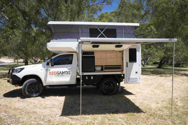 Wanderer Luxe 2 Personen Allradcamper Markise Foto des Modells - Wanderer Luxe 2 Personen Allradcamper Markise