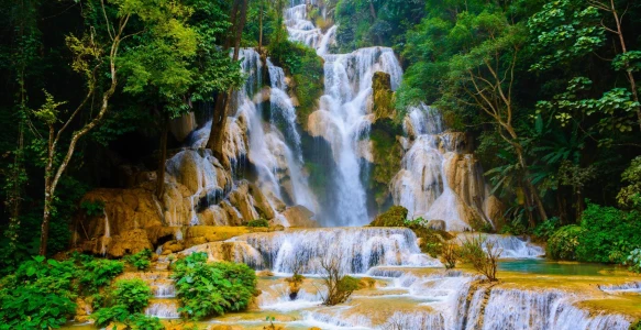 Kuang Si Wasserfall Reisebild - Kuang Si Wasserfall