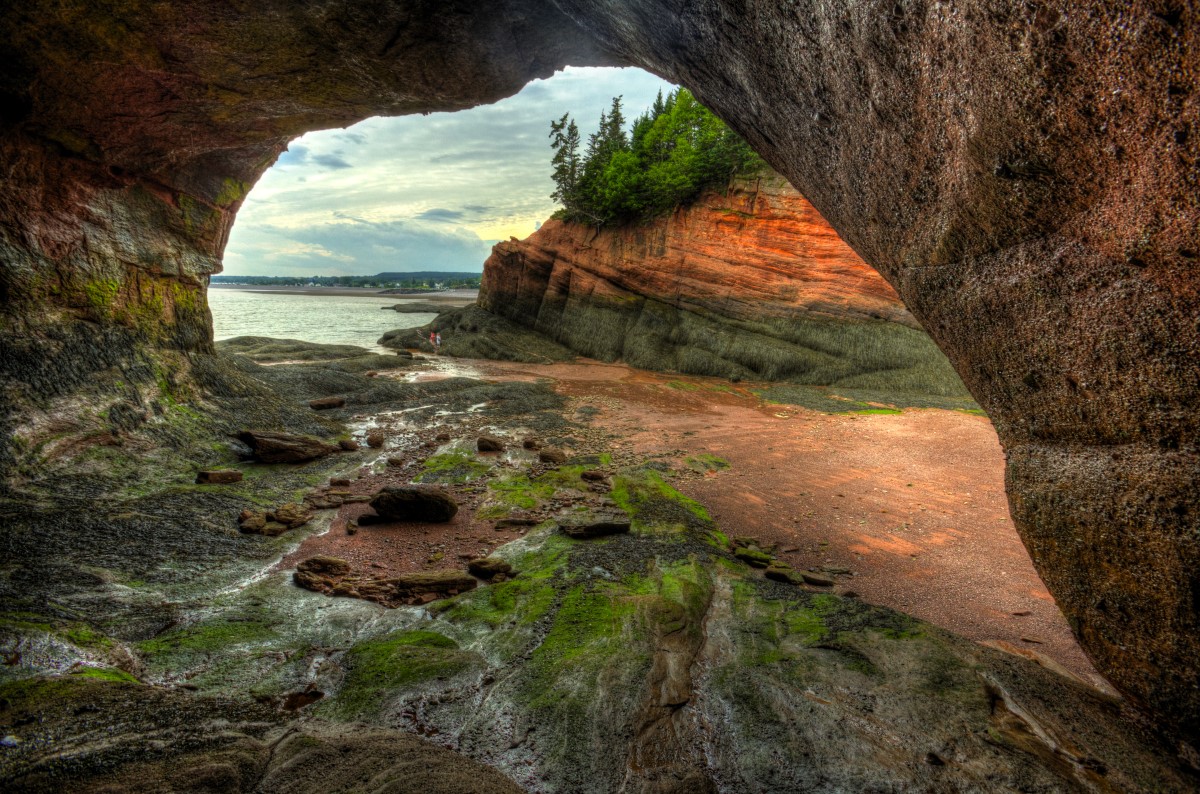 Höhle an der Bay of Fundy